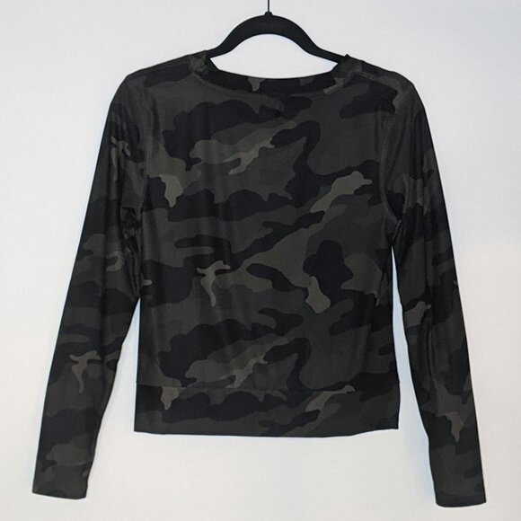 Old Navy Active Long Sleeve Medium Top Camo - Picture 2 of 7